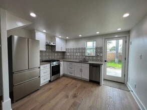 Building Photo - 185 S Santa Cruz St