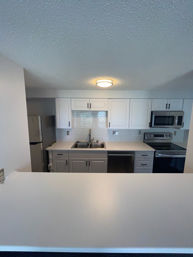 Kitchen - 1645 Arlyn Cir