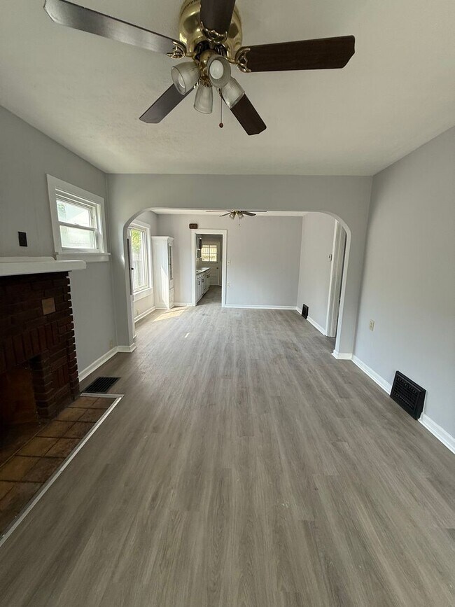 Building Photo - Euclid 3 Bed Single