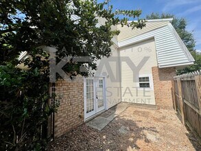 Building Photo - 605 Fox Run Ave