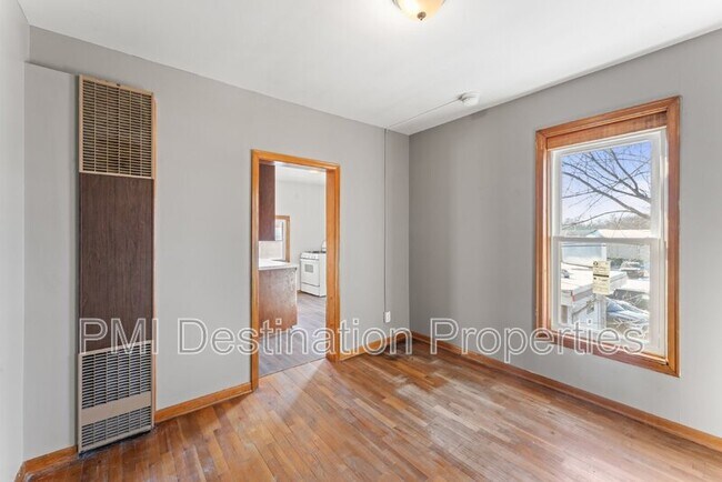 Building Photo - 533 Brown Ave