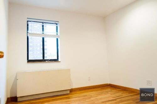 Foto principal - 372 W 30th St