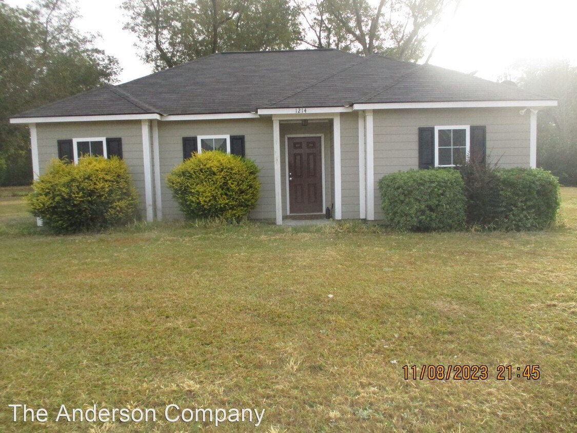 3 br, 2 bath House 1214 Askew Dr House Rental in Dawson, GA
