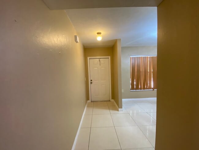 Building Photo - 4302 Santa Barbara Blvd S