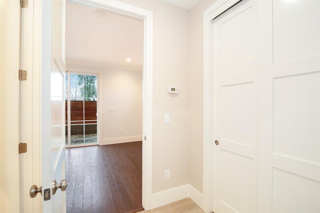 Building Photo - NEWER HOME -4 BED, 3.5 BATHS, 2 CAR GARAGE...