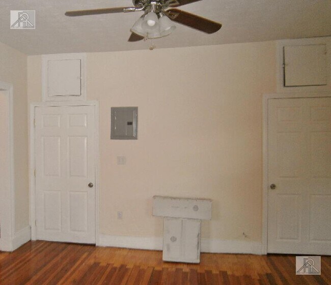 Building Photo - 385 Harvard St