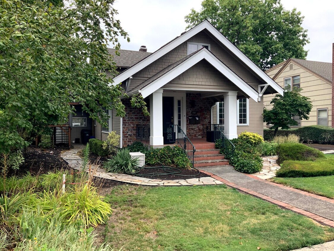 Primary Photo - 1 Bedroom Bungalow in Downtown Eugene