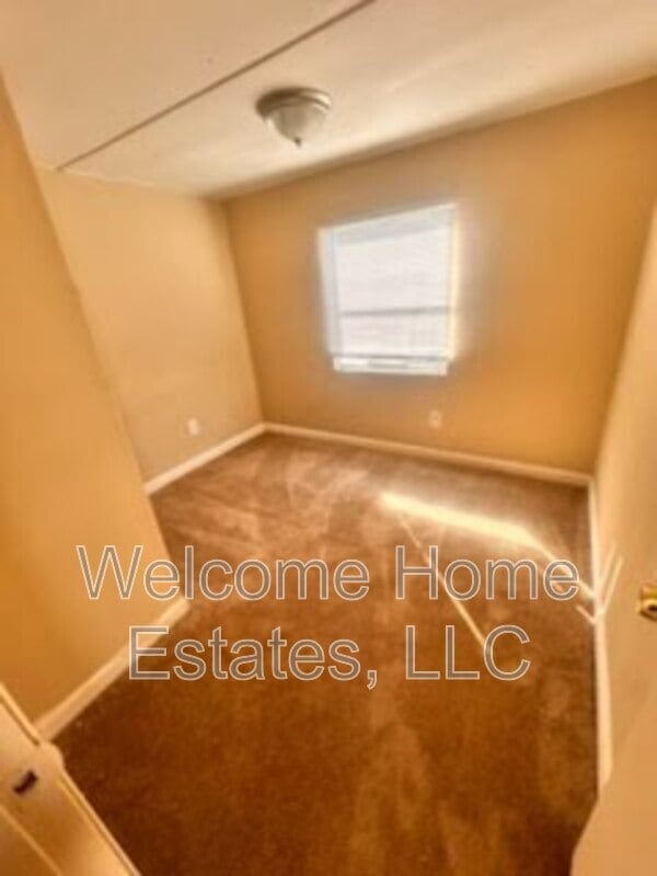 Building Photo - 110 E Prince Rd