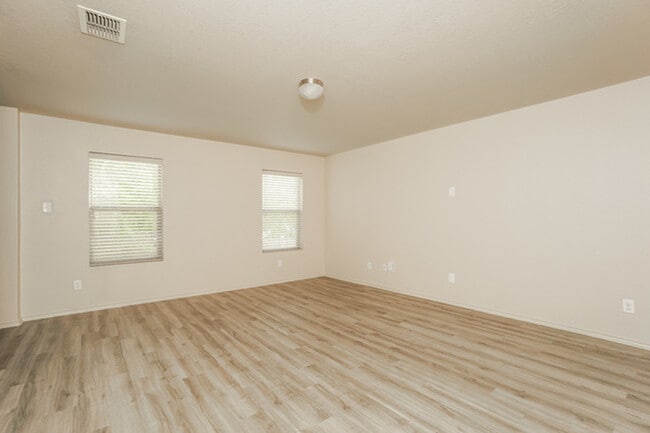 Building Photo - 6203 Heathers Bend