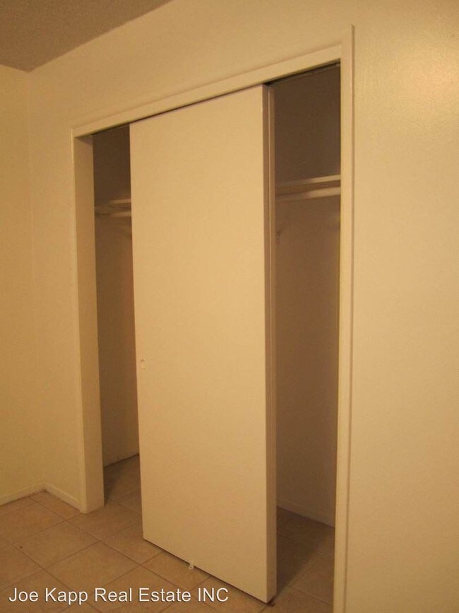 Building Photo - 1 br, 1 bath Apartment - 1184 Shelburn Lane