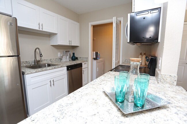 1HAB, 1BA - 750 ft² - Cocina - Armstrong Farm