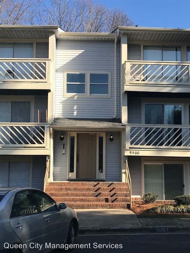 Foto principal - 9500 Shannon Green Dr