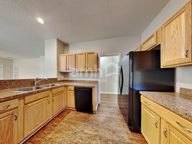 Foto del edificio - 60 Creek Bend Dr