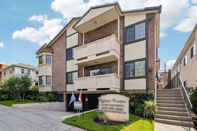 Building Photo - 476 E Cypress Ave