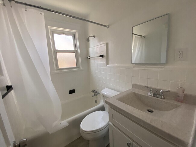 Foto del edificio - 3515 Belaire Pl