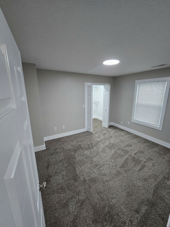 Building Photo - 2497 Zircon St NE