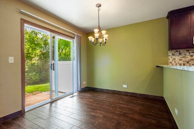 Foto del edificio - 2284 Woodside Dr