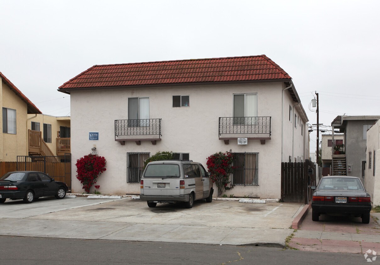 Foto principal - 4264 42nd St