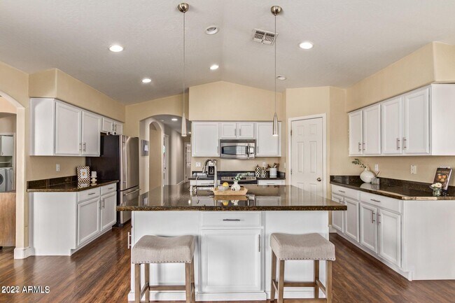 Building Photo - 4881 E Fernwood Ct