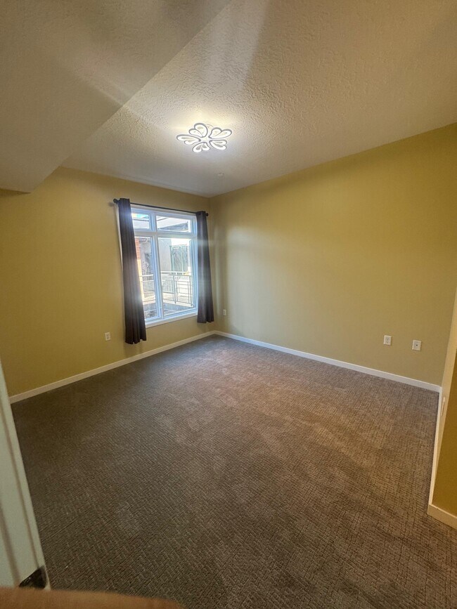 Foto del edificio - 2150 S Main St