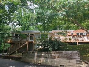 Building Photo - 1800 Glenroy Ave