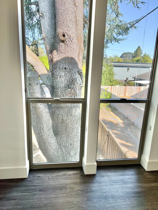 8216 N Chautauqua Blvd Unit B, Portland, OR 97217 Apartments in