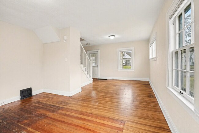 Foto del edificio - Charming Three Bedroom Home in a Convenient Location