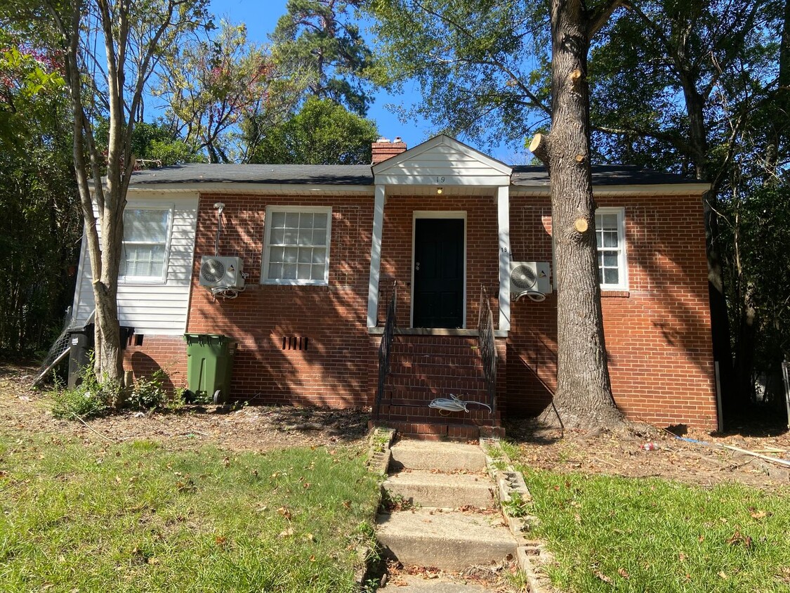 Primary Photo - **AVAILABLE NOW**3 Bedroom / 1 Bathroom Ho...