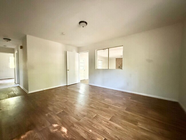 Foto del edificio - 1301 Shannon Dr