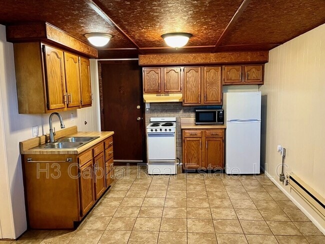 Building Photo - 117 N Shamrock St
