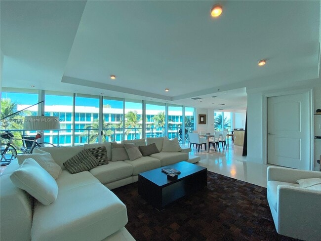 Building Photo - 1200 Holiday Dr