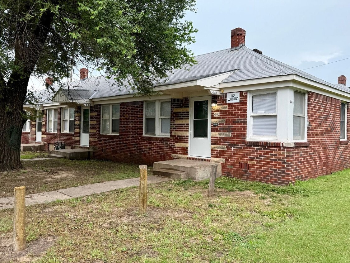 Primary Photo - 440 N Indiana Ave