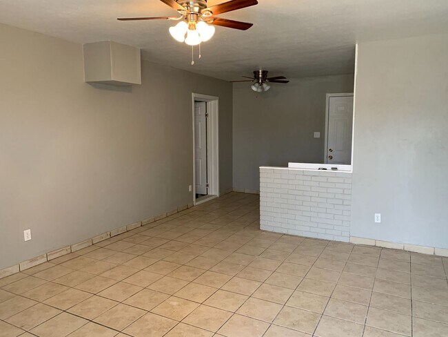 Foto del edificio - 3 Bedroom In Dunbar-Manhattan Heights!