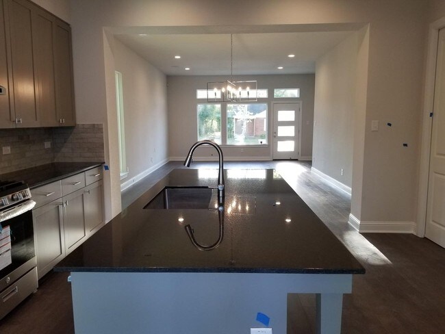 Foto del edificio - 3207 Forest Park Blvd