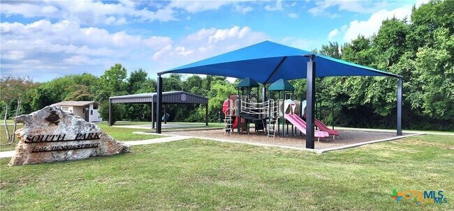 Foto del edificio - 2313 Bernice Cir