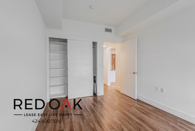 Foto del edificio - 453 S Kenmore Ave