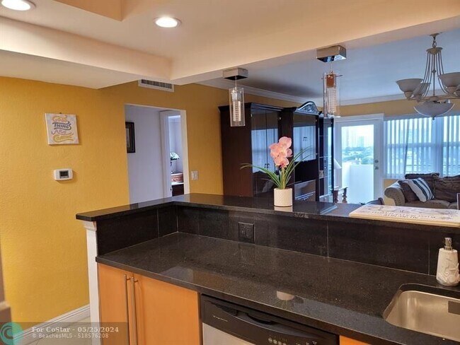 Building Photo - 401 Golden Isles Dr