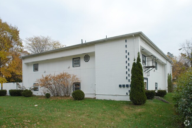 Building Photo - South Lake Apartments