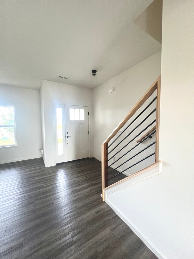 Building Photo - 6370 Shale Crescent Dr