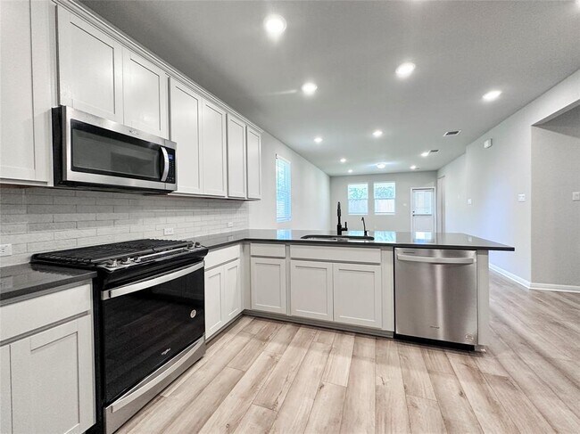 Building Photo - 409 Palo Brea Lp