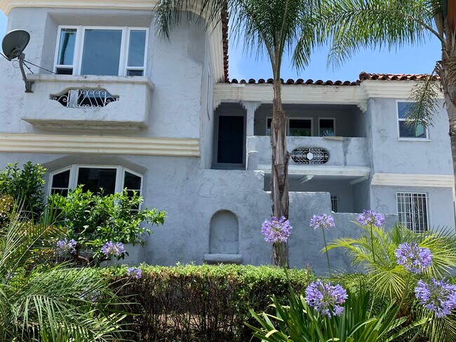 Foto del edificio - 449 N Hayworth Ave