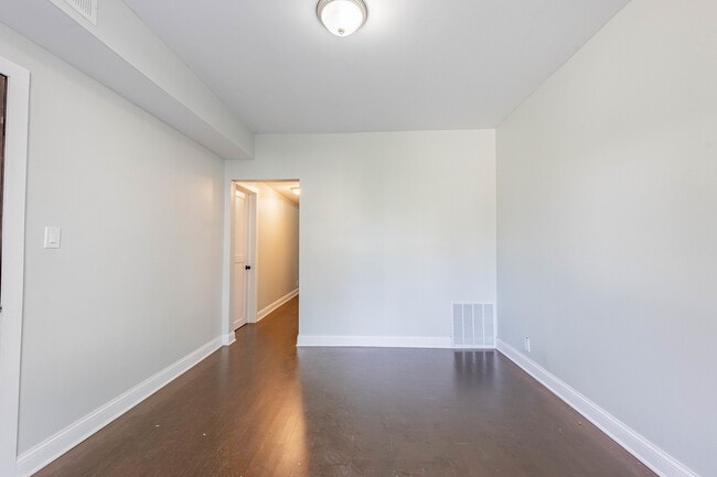 Building Photo - 5115 S Laflin St