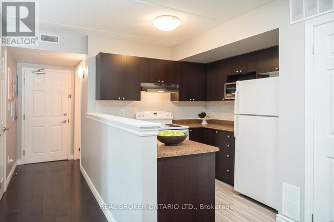 Photo du bâtiment - 1479-1479 Maple Ave