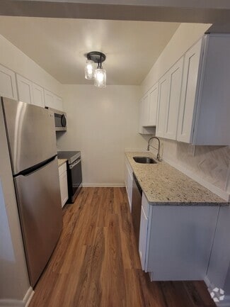 Renovated 1 Bedroom - Rosewood Apartments