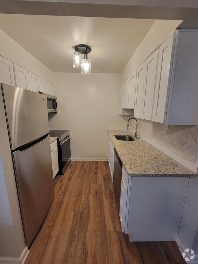 Renovated 1 Bedroom - Rosewood Apartments
