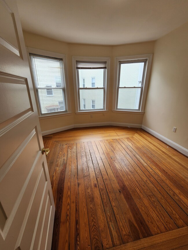 Building Photo - 55 Ashford St
