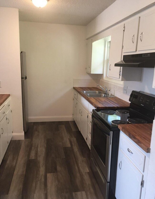 Building Photo - Creekside Apartment Homes