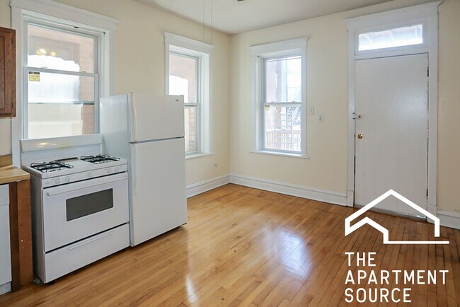 Foto del edificio - 2327 N Southport Ave