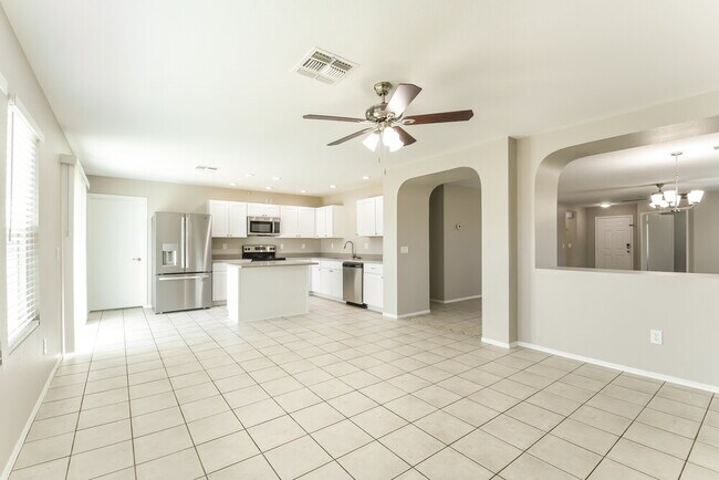 Foto del edificio - 10509 W Angels Ln