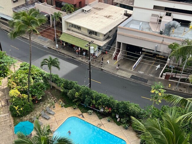 Foto del edificio - Fully Furnished One Bedroom Overlooking Pool on Ena Road in Waikiki